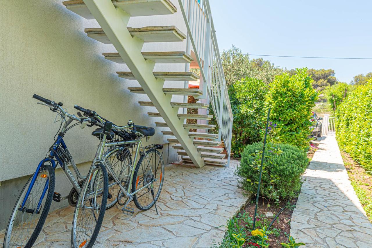Apartments Villa Tribunj Tribalj المظهر الخارجي الصورة
