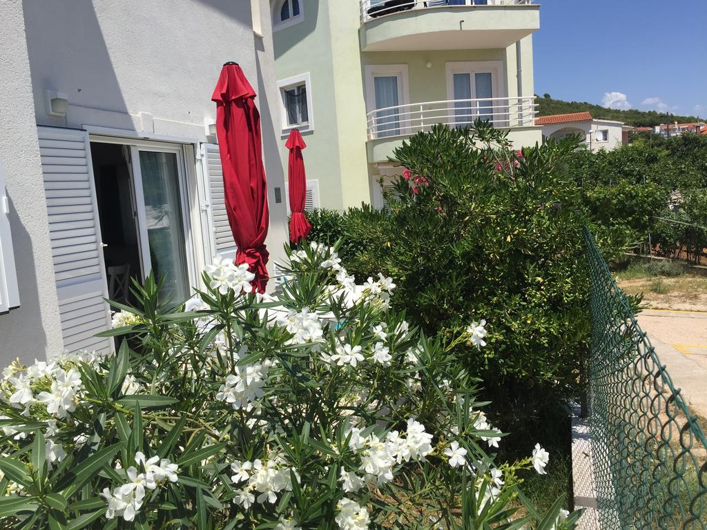 Apartments Villa Tribunj Tribalj المظهر الخارجي الصورة