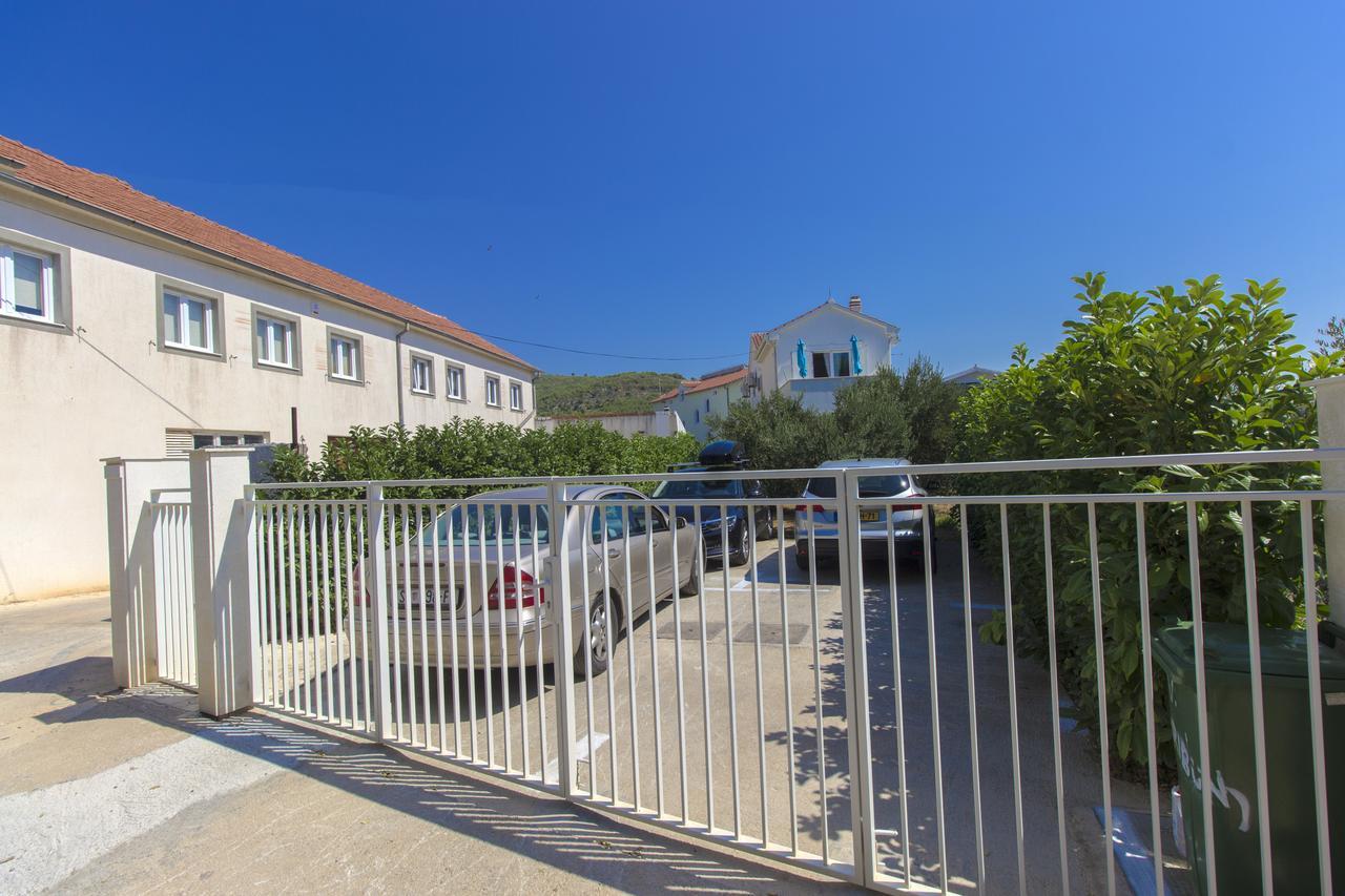 Apartments Villa Tribunj Tribalj المظهر الخارجي الصورة