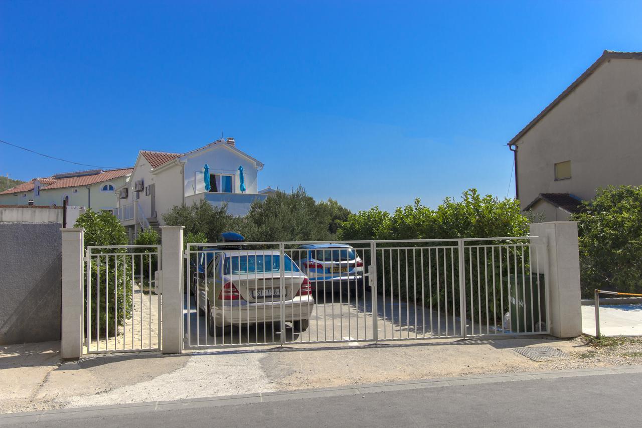 Apartments Villa Tribunj Tribalj المظهر الخارجي الصورة